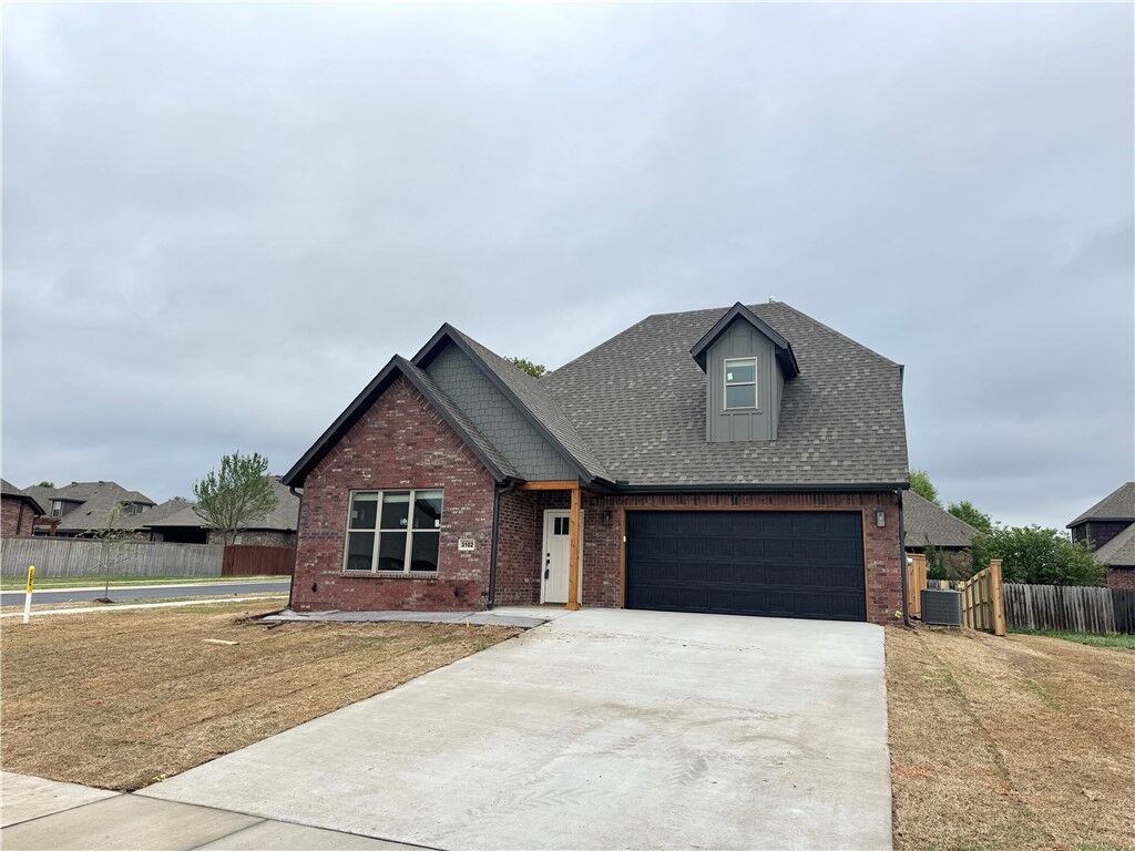 Property Photo:  3102 SW Rosemont Avenue  AR 72713 