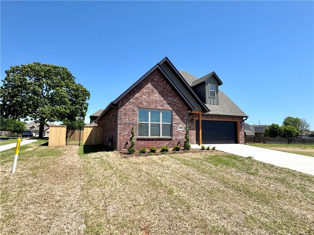 Property Photo:  3102 SW Rosemont Avenue  AR 72713 