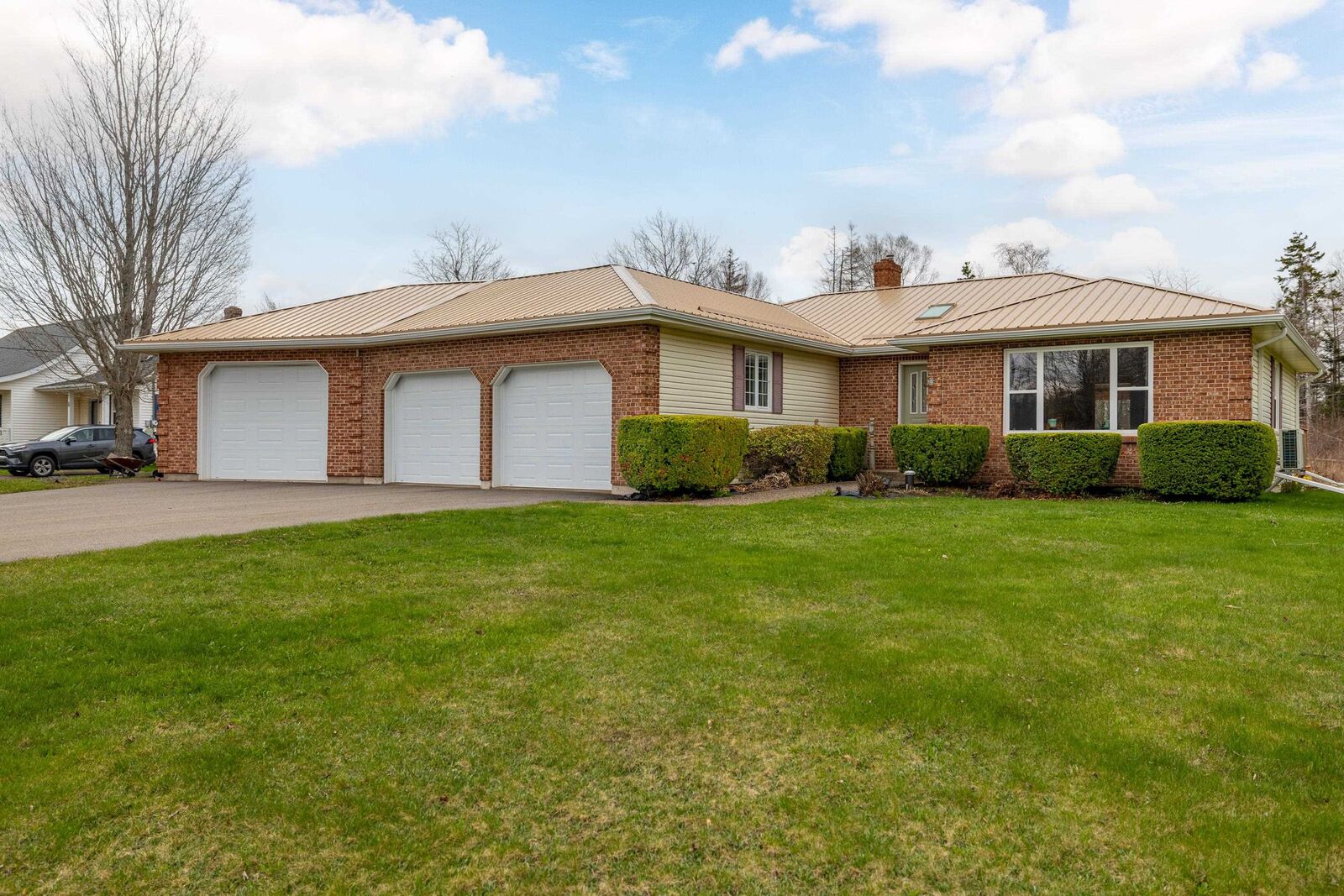 Property Photo:  4 Cudmore Lane  PE C1E 2P8 