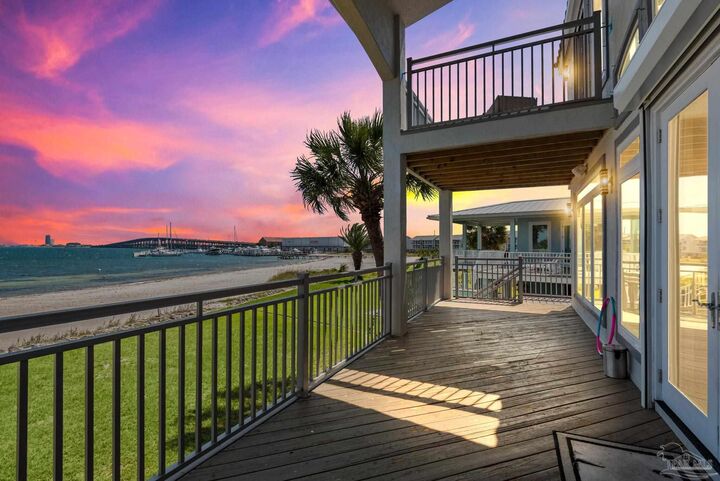 Property Photo:  528 Eventide Dr  FL 32561 
