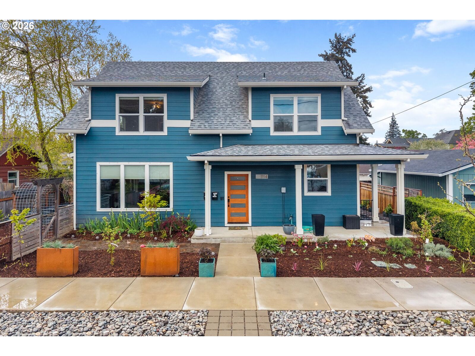 Property Photo:  1114 9th St  OR 97031 