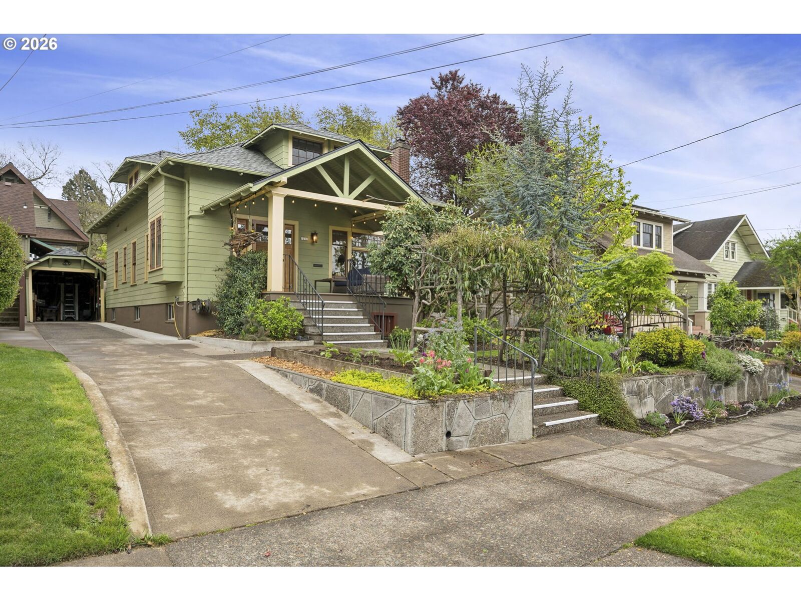 Property Photo:  1212 SE 50th Ave  OR 97215 