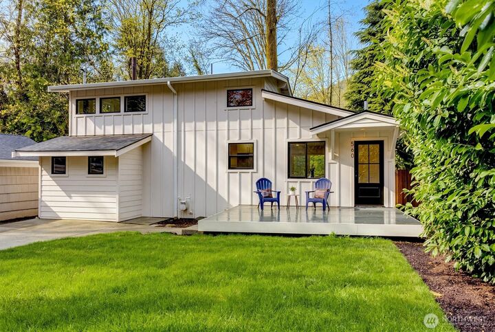 Property Photo: 560 NE Alder Street WA 98027