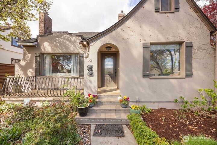 Property Photo:  22 N Franklin Avenue  WA 98801 