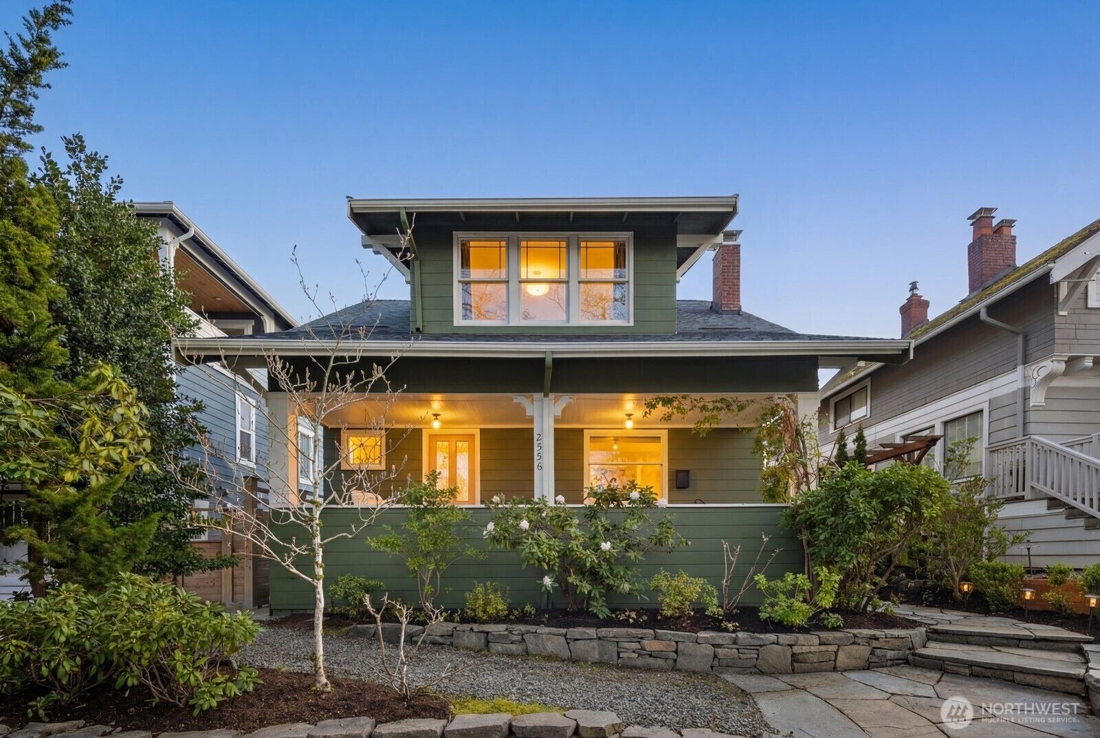 Property Photo:  2556  10th Avenue W  WA 98119 