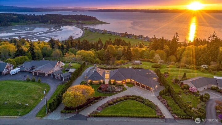 Property Photo:  505  Green Island Way  WA 98282 