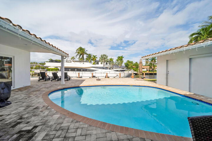 Property Photo:  2401 SE 8th Court  FL 33062 