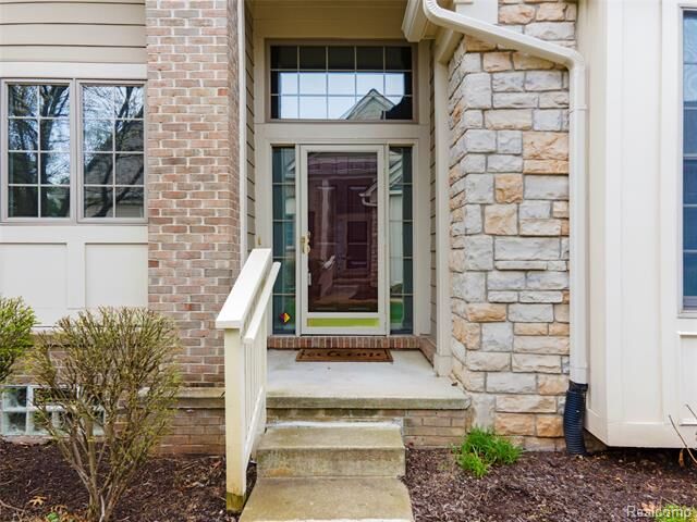 Property Photo:  16680 Lyonhurst Circle  MI 48168 