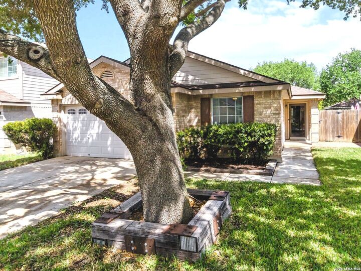 Property Photo:  9107 Laguna Hls  TX 78154 