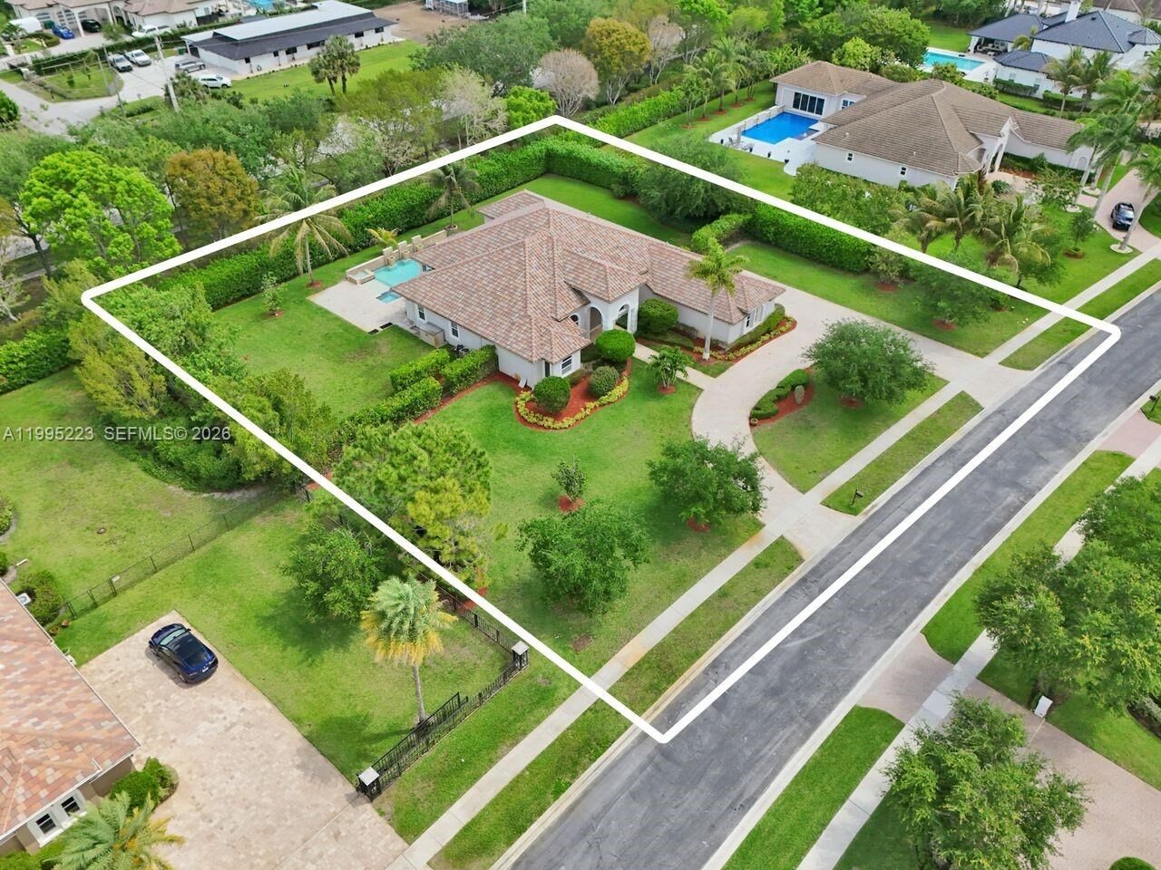 Property Photo:  14401 N Jockey Cir N  FL 33330 