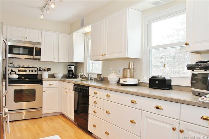 Property Photo:  45 Highland Road 45  CT 06902 