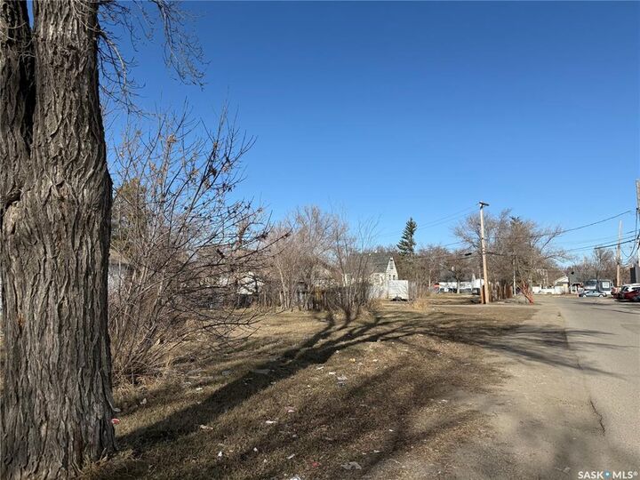 Property Photo:  1459 Edward Street  SK S4T 4M9 