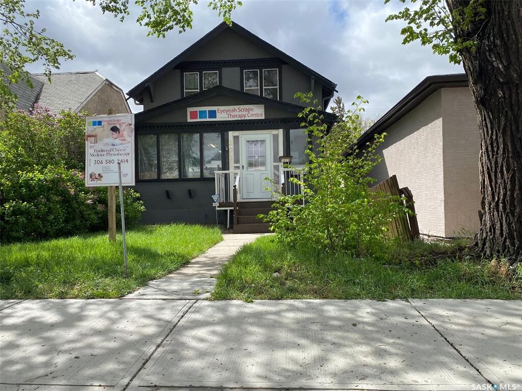 Property Photo: 3033 Dewdney Avenue SK S4Y 0Y3