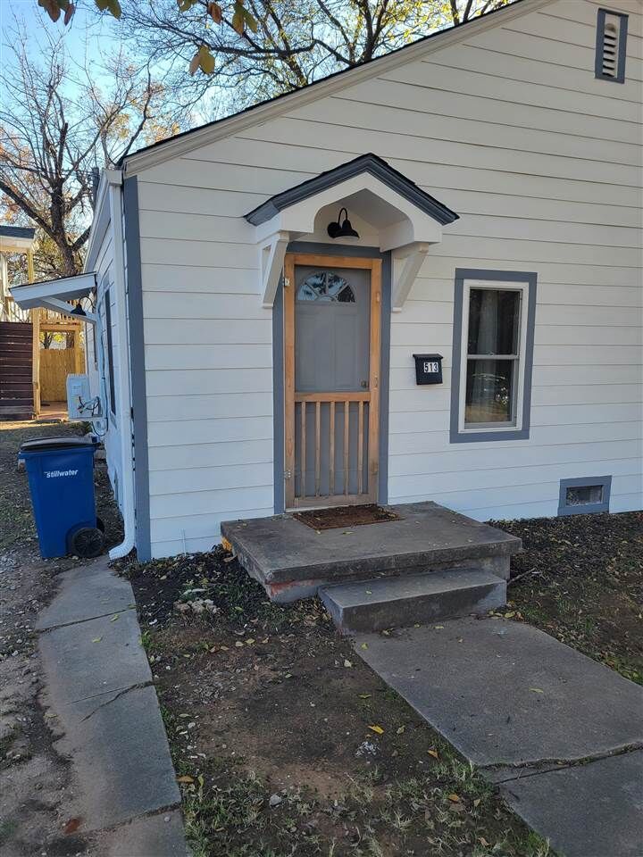 Property Photo:  513-515 W 7th 513 1/2 A &Amp 513 1/2 B  OK 74074 