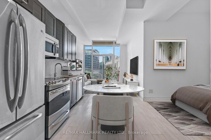 Property Photo: 169 Fort York Boulevard 913 ON M5V 0C8