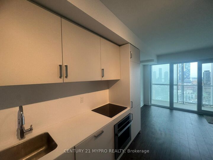 Property Photo:  88 Queen Street E 2105  ON M5C 0B6 