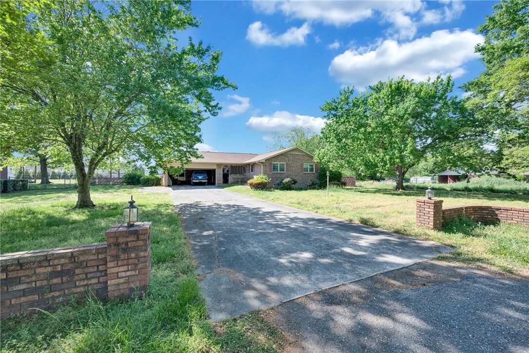 Property Photo: 111 Rhodehaven Drive SC 29625