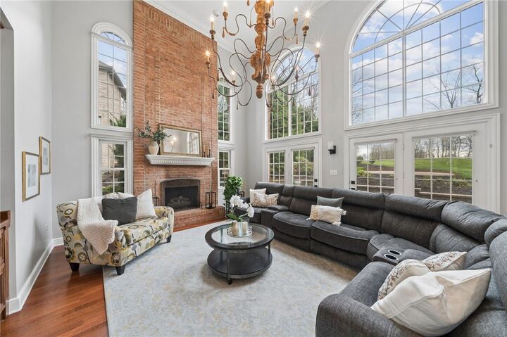 Property Photo:  204 Laurel Oak Dr  PA 15143 