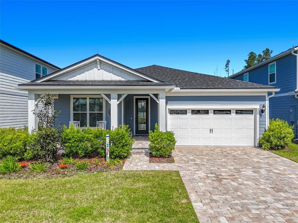 Property Photo:  426 Hawthorn Park Circle  FL 32097 