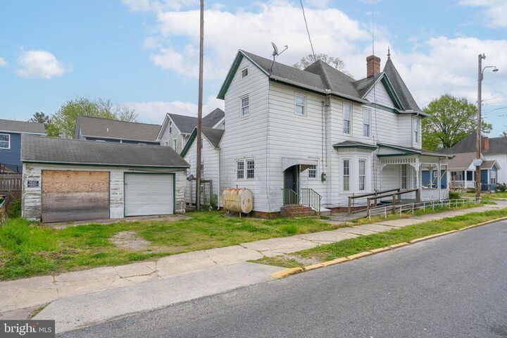 Property Photo:  402 E Poplar Street  DE 19973 