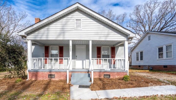 Property Photo:  1909 Glenwood Street  NC 28083 