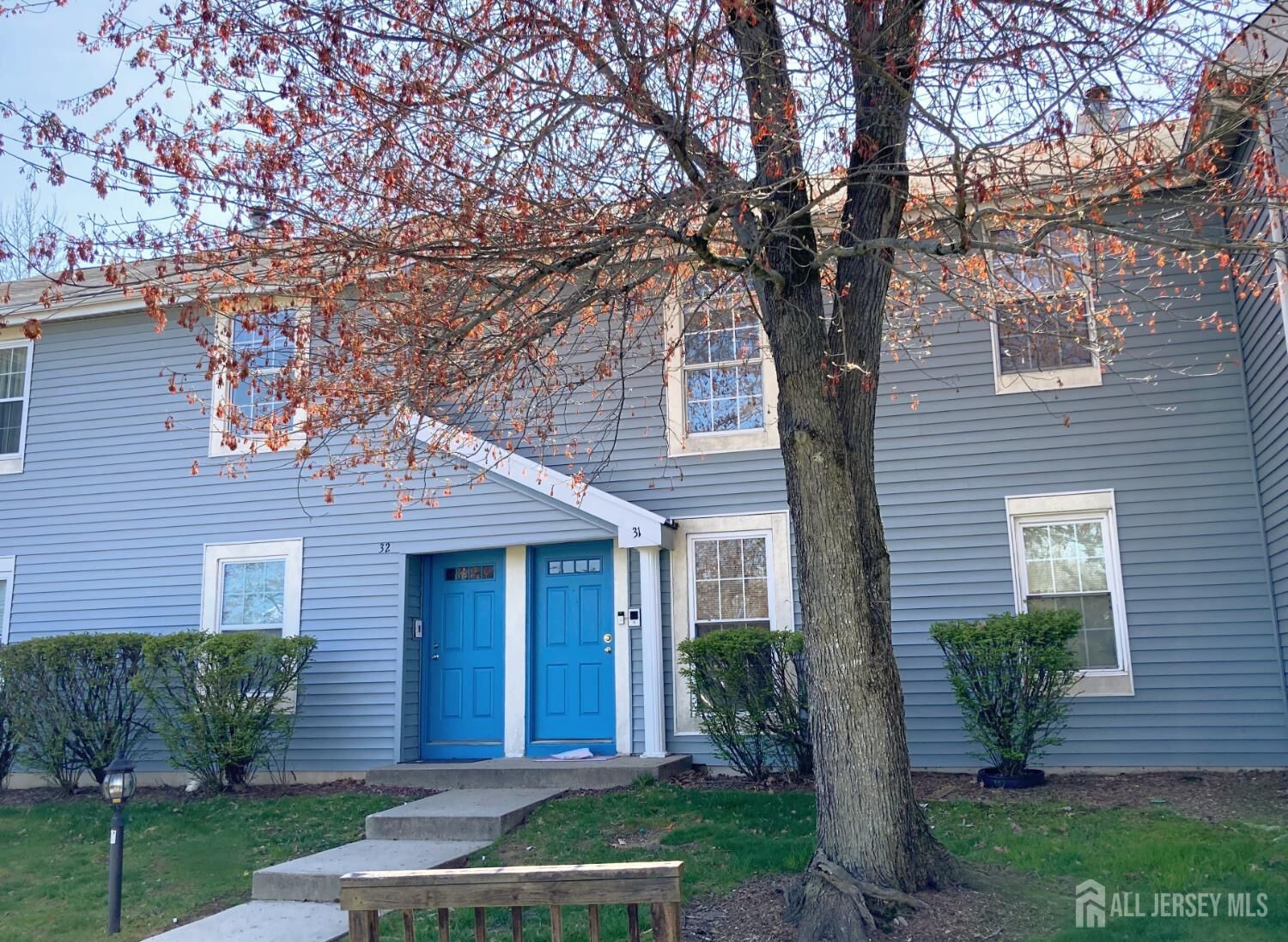 Property Photo:  32 Tanglewood Court  NJ 08852 