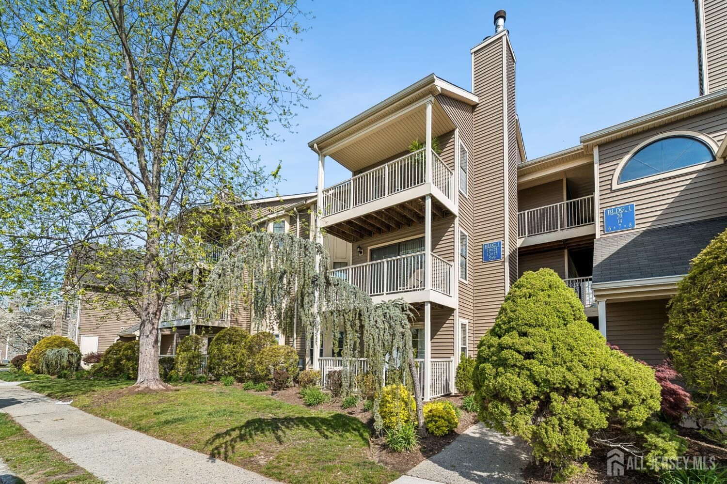 Property Photo:  21 Lear Court  NJ 08816 