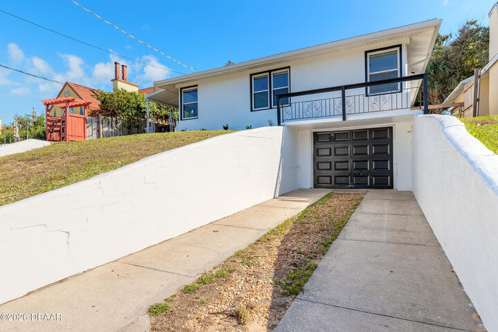 Photo de la propriété:  326 Bostwick Avenue  FL 32118 