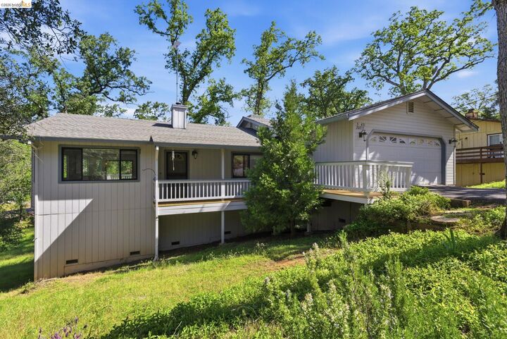 Property Photo:  20715 Rising Hill Cir  CA 95321 