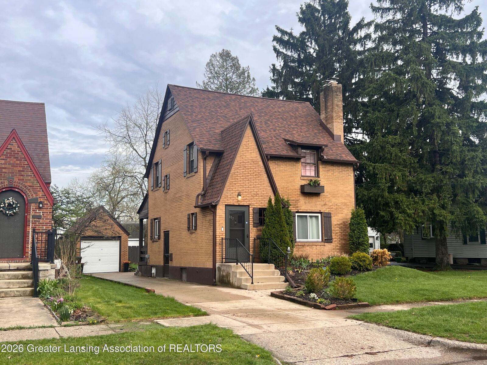 Property Photo:  1017 S Grinnell Street  MI 49203 