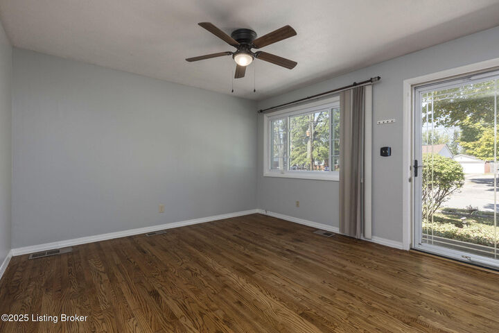 Property Photo:  8016 Edsel Ln  KY 40291 