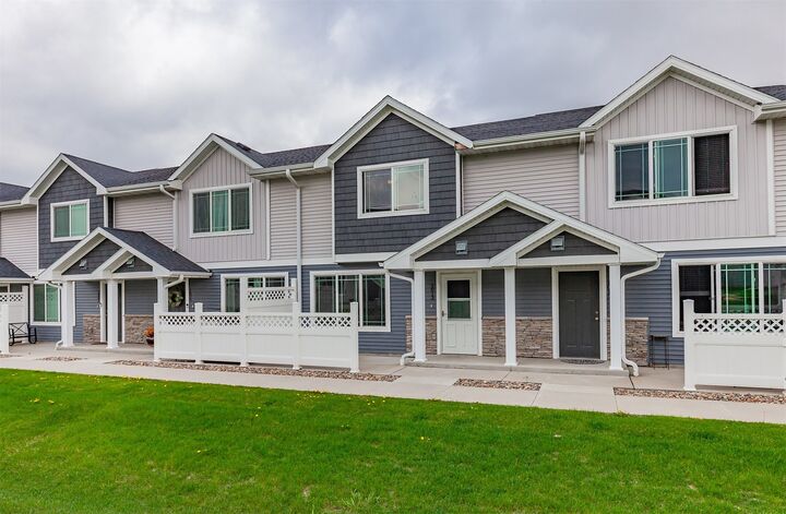 Property Photo:  1013 NE 58th Lane  IA 50021 