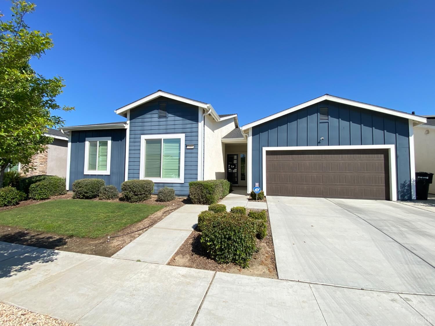 Property Photo:  2404 W Bristol Lane  CA 93230 