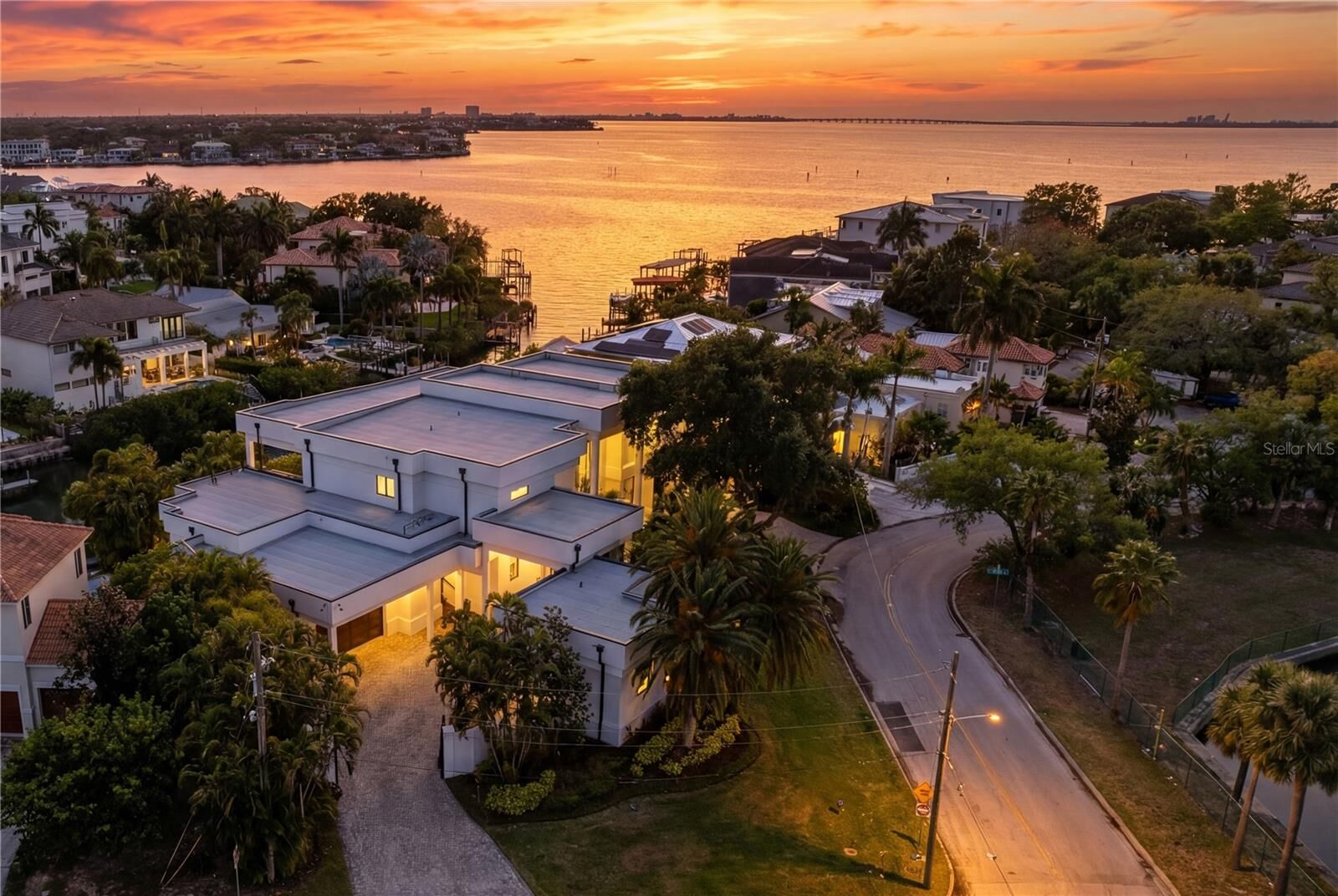 Property Photo: 2 Sandpiper Road FL 33609