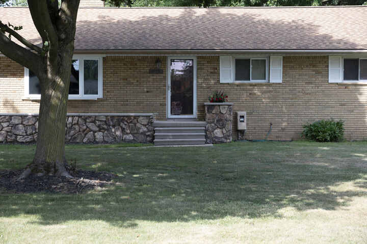 Property Photo:  219 Ottawa Drive  MI 48085 