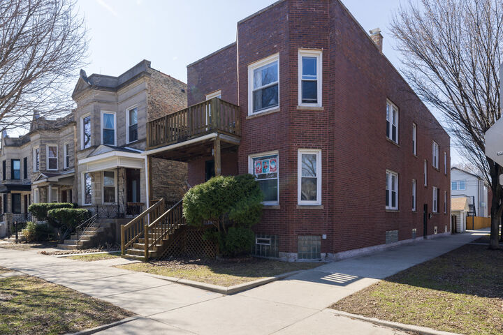 Property Photo:  2648 N Francisco Avenue  IL 60647 