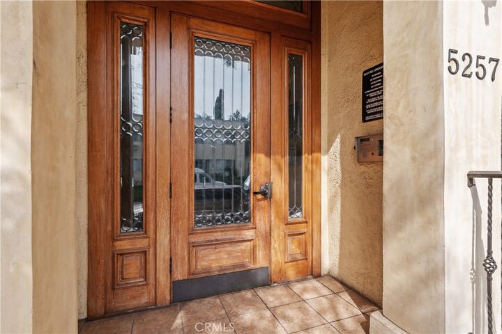 Property Photo:  5257 Radford Ave 101  CA 91607 