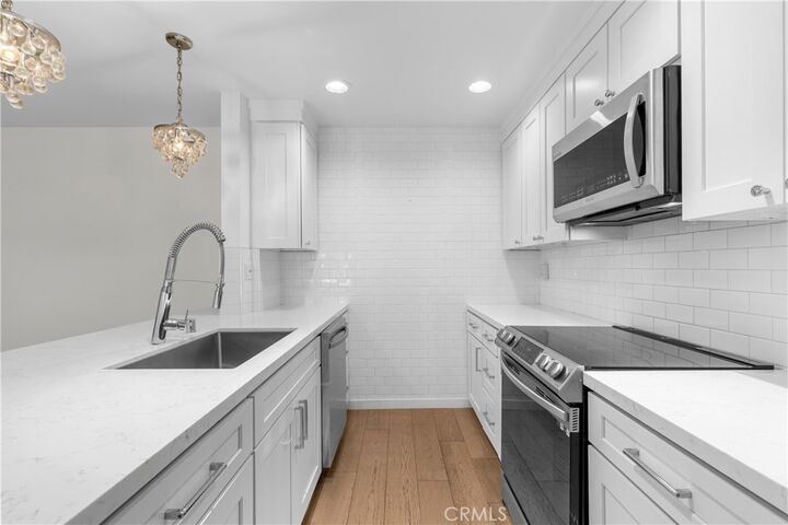 Property Photo:  5257 Radford Ave 101  CA 91607 