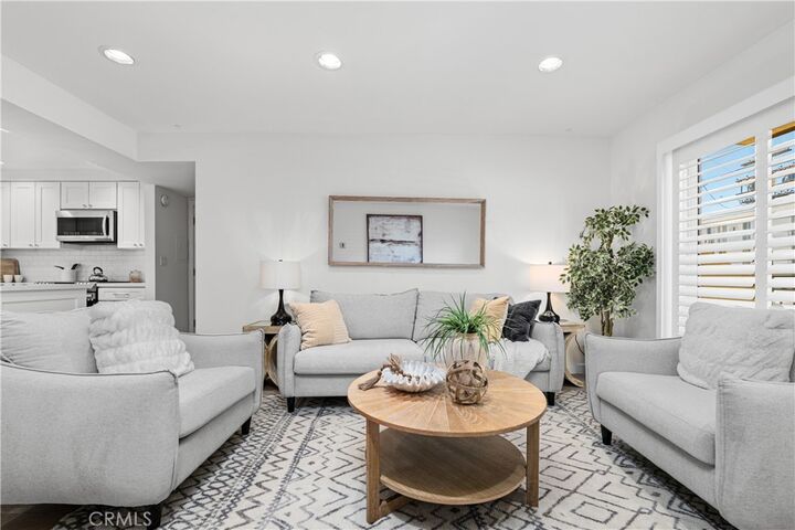 Property Photo: 5257 Radford Ave 101 CA 91607