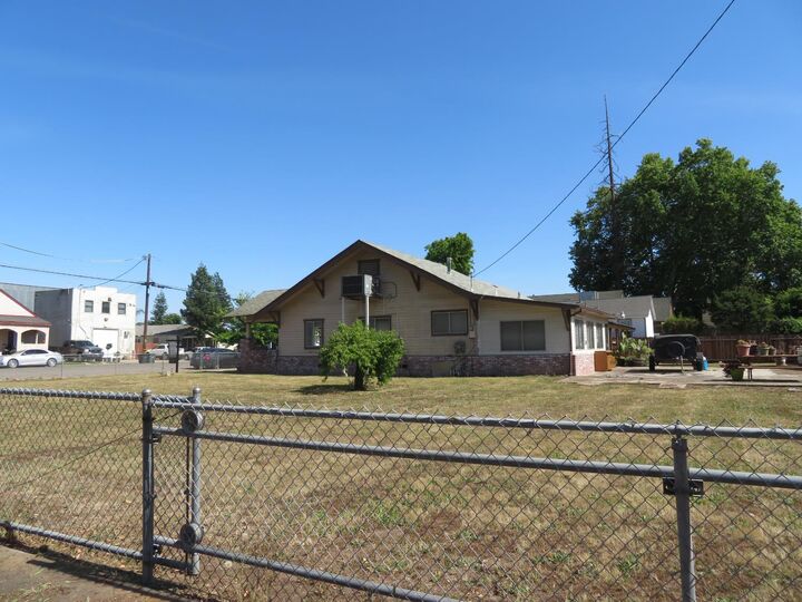 Property Photo: 454 N 3rd Avenue CA 95361