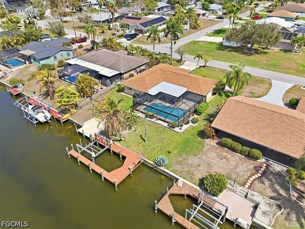 Property Photo:  3226 SE 2nd Avenue  FL 33904 