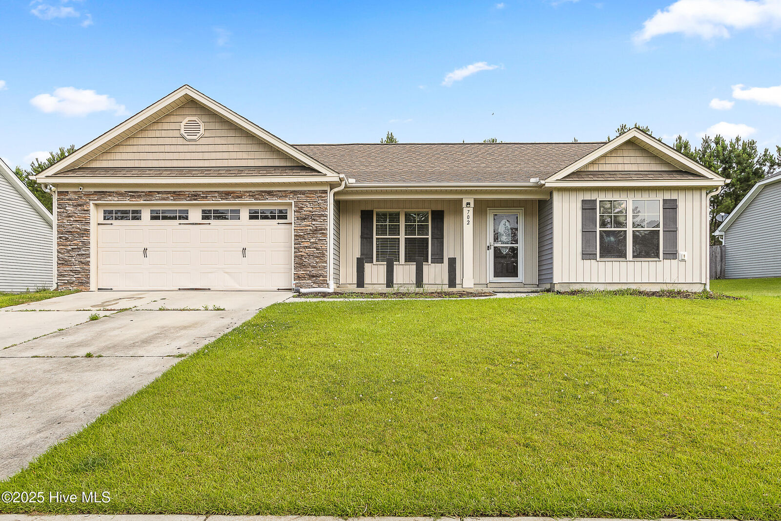 Property Photo:  702 Jasmine Lane  NC 28546 
