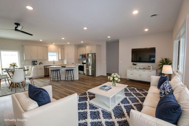 Property Photo:  1005 8th Avenue NE  MN 56573 