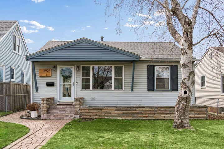Property Photo:  2924 Hampshire Avenue S  MN 55426 
