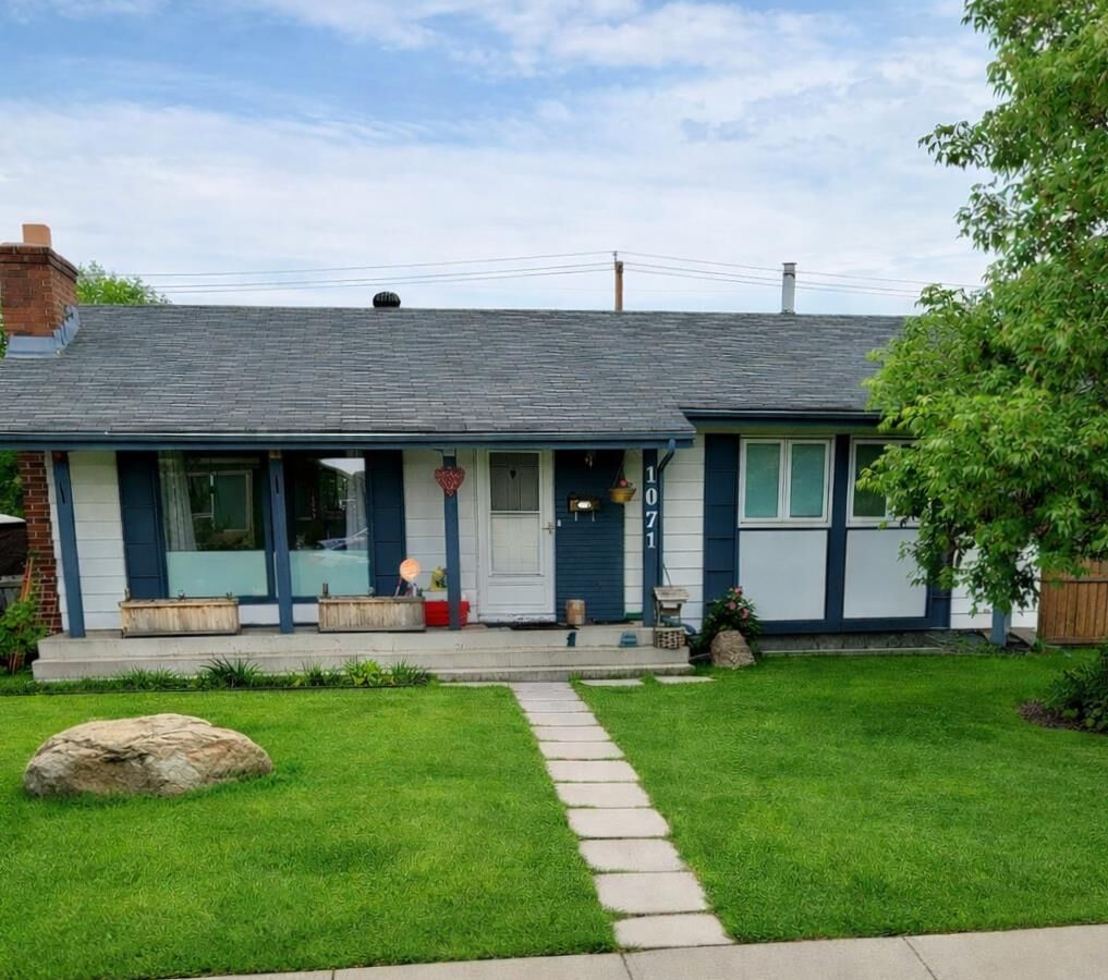 Property Photo:  1071 Maitland Drive NE  AB T2A 5K1 