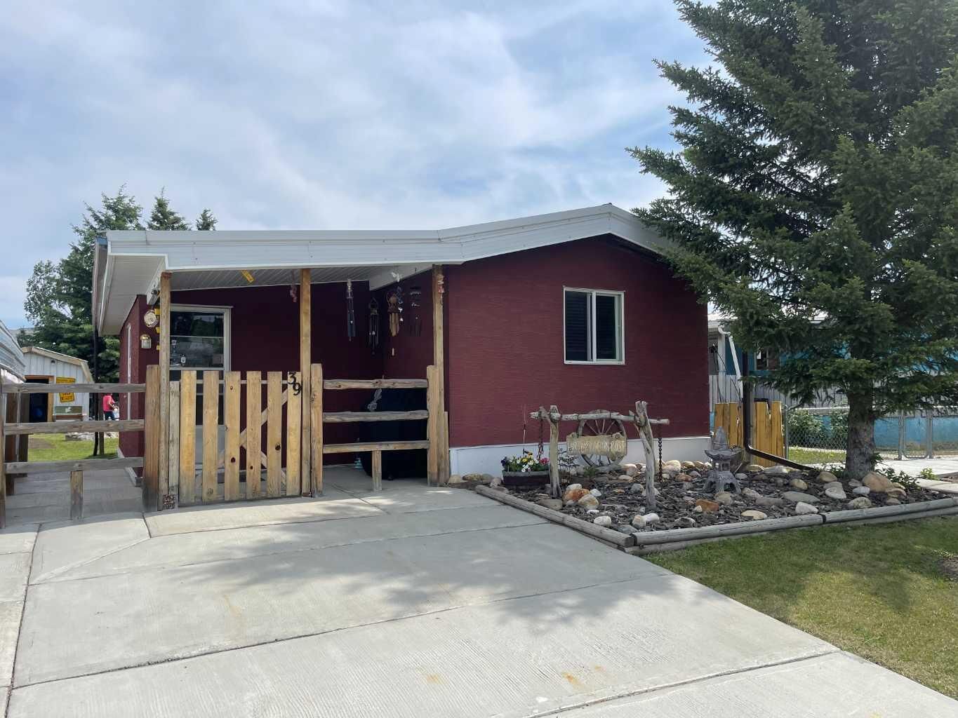Property Photo:  39 Southridge Crescent  AB T0M 0W0 
