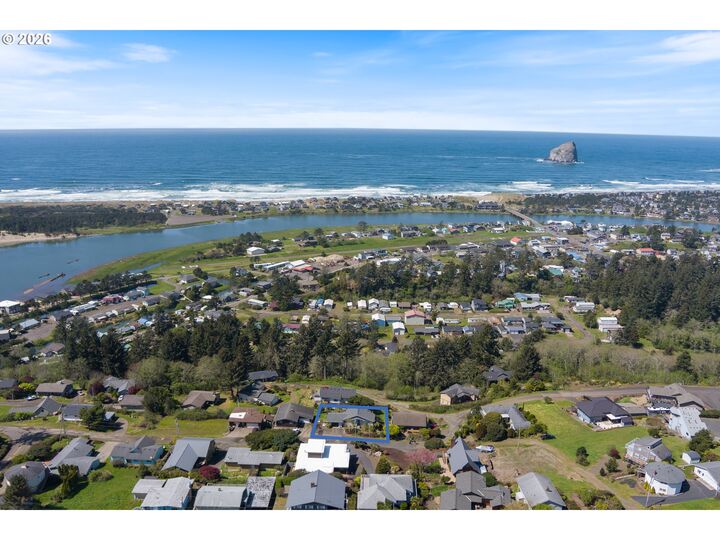 Property Photo:  35460 Lower Loop Rd  OR 97135 