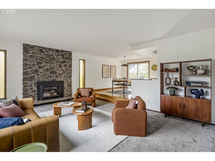 Property Photo:  6703 Partridge Cir  OR 97027 