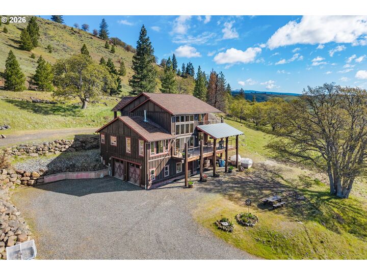 Property Photo:  115 Wahkiacus Heights Rd  WA 98670 