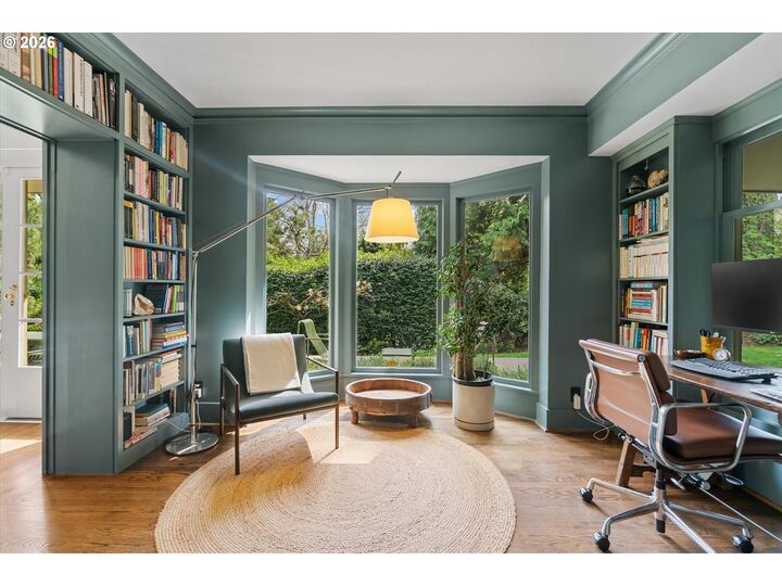 Property Photo:  4192 SW Greenleaf Dr  OR 97221 